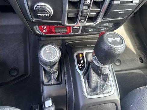 Used 2025 Jeep Wrangler Unlimited Sport AWD/4WD image 16