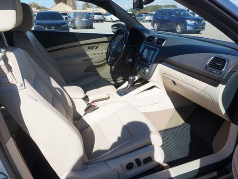 Used 2013 Volkswagen Eos Executive FWD image 22