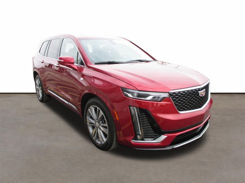 Used 2025 Cadillac XT6 Premium Luxury image 7