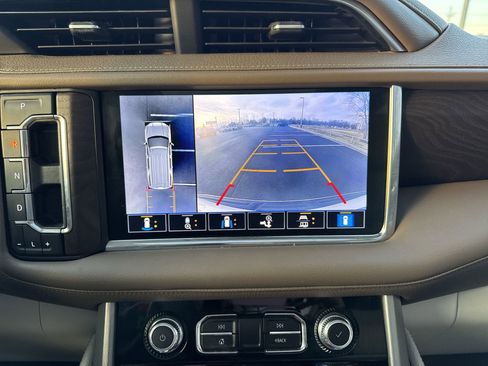 Used 2021 GMC Yukon XL Denali w/ Denali Premium Package image 17