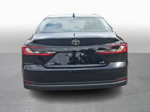 Used 2025 Toyota Camry LE FWD image 5
