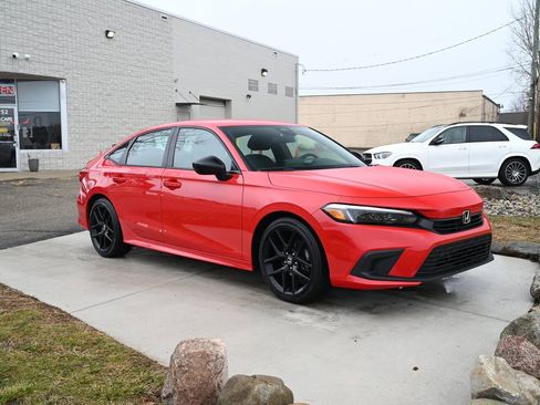 Used 2023 Honda Civic Sport image 3