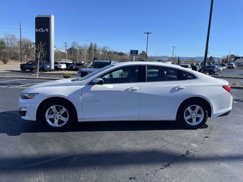 Used 2023 Chevrolet Malibu LT image 3