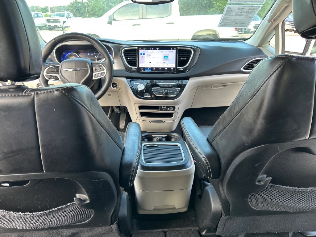 Used 2024 Chrysler Pacifica Touring-L FWD image 17