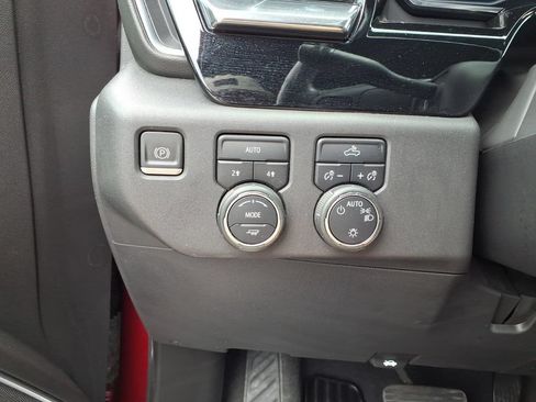 Used 2022 Chevrolet Silverado 1500 LT AWD/4WD image 11