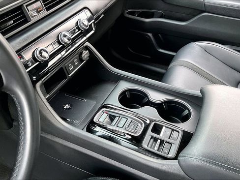 Used 2023 Honda Pilot Touring image 15