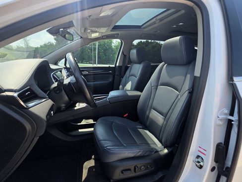 Certified 2020 Buick Enclave Premium w/ Sun and Sites Package AWD/4WD image 7