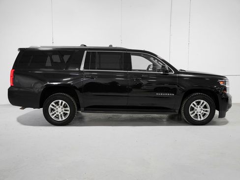 Used 2018 Chevrolet Suburban LT image 7