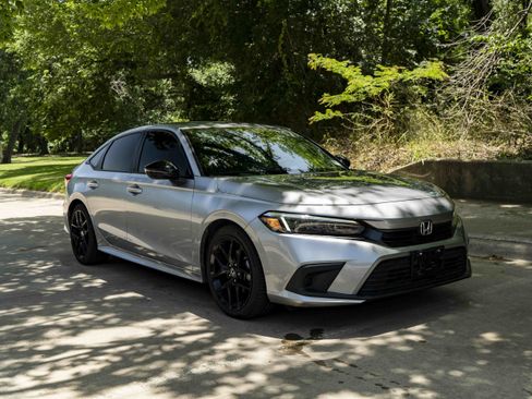 Used 2024 Honda Civic Sport image 2