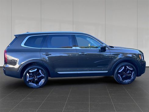 Used 2023 Kia Telluride S image 6