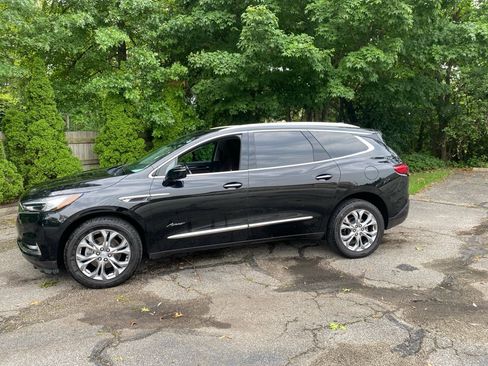 Used 2019 Buick Enclave Avenir w/ Avenir Technology Package AWD/4WD image 2