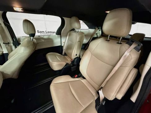 Used 2022 Toyota Sienna XLE FWD image 24