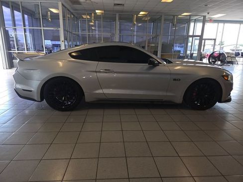 Used 2017 Ford Mustang GT Premium w/ GT Performance Package RWD image 9