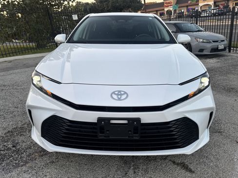Used 2025 Toyota Camry LE image 8