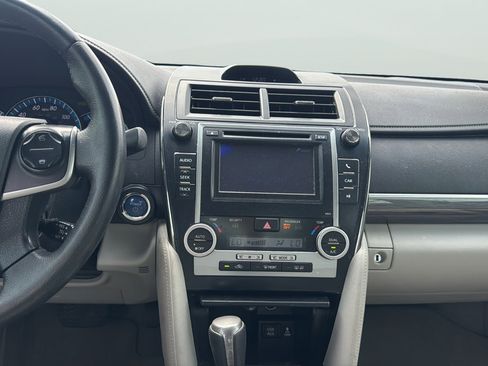 Used 2012 Toyota Camry XLE FWD image 25