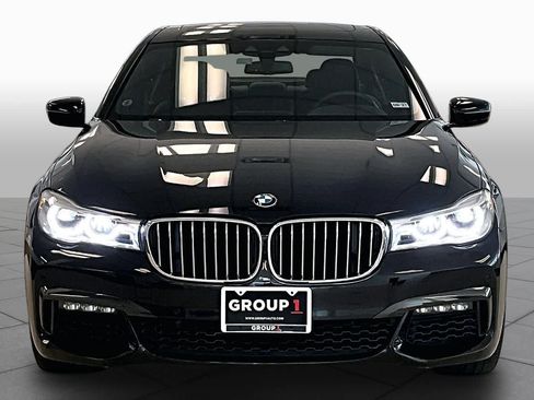 Used 2019 BMW 750i w/ Executive Package RWD image 3