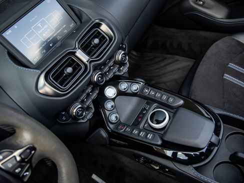 Used 2022 Aston Martin V8 Vantage Roadster RWD image 32