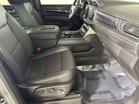 Used 2024 GMC Yukon Denali w/ Advanced Technology Package AWD/4WD image 13