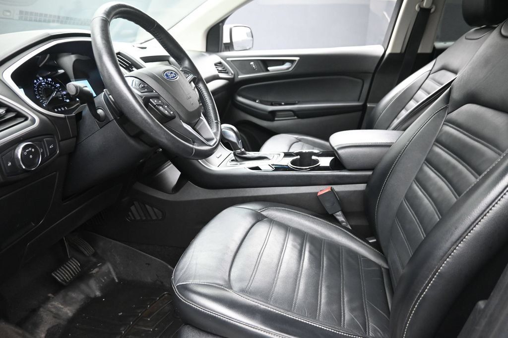 Used 2018 Ford Edge SEL w/ Equipment Group 201A AWD/4WD image 16