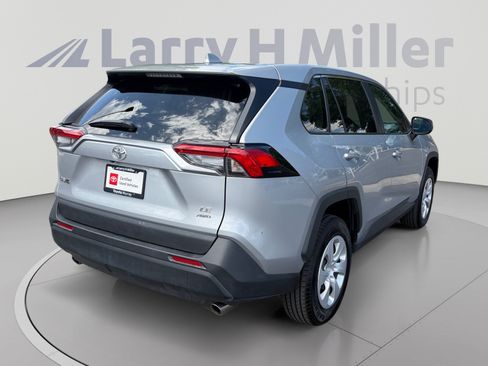 Used 2025 Toyota RAV4 LE AWD/4WD image 5