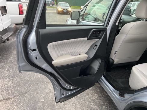 Used 2017 Subaru Forester 2.5i w/ Alloy Wheel Package image 12