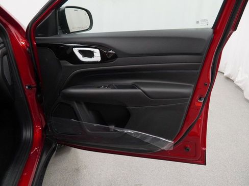 New 2026 Jeep Compass Latitude AWD/4WD image 32