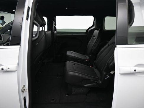 Used 2026 Chrysler Voyager LX image 27
