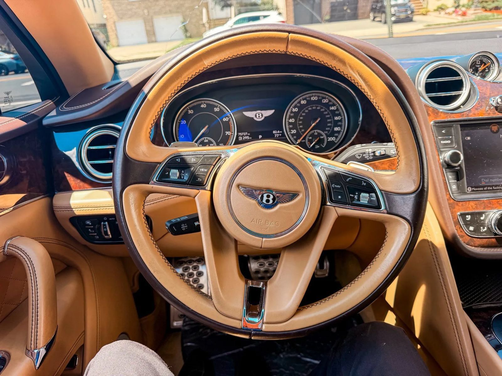 Used 2017 Bentley Bentayga AWD/4WD image 36