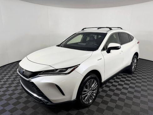 Used 2021 Toyota Venza XLE w/ Softex Package AWD/4WD image 2