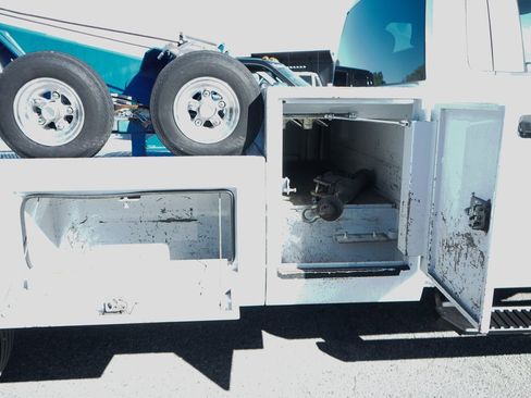 Used 2017 Ford F550 XLT w/ Advanced Security Pack image 18