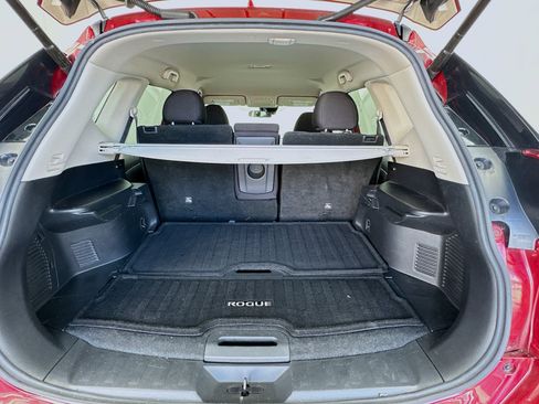 Used 2019 Nissan Rogue SV FWD image 17