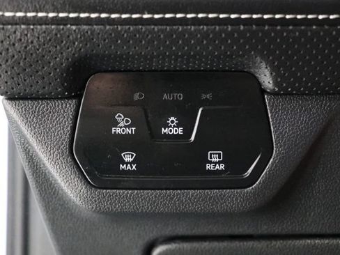 Used 2025 Volkswagen Atlas SE FWD image 19