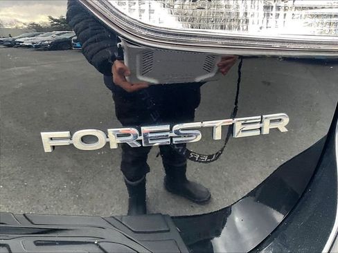 Used 2022 Subaru Forester Premium AWD/4WD image 8