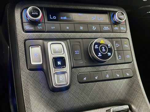 Used 2024 Hyundai Palisade Limited AWD/4WD image 25