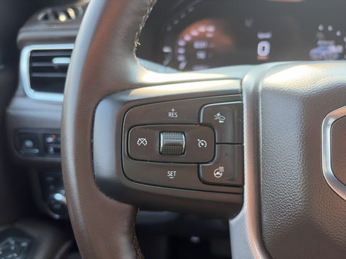 Used 2023 GMC Yukon Denali AWD/4WD image 25