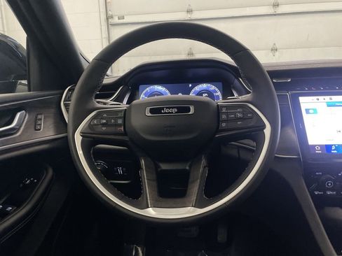 Used 2024 Jeep Grand Cherokee Limited w/ Luxury Tech Group II image 4