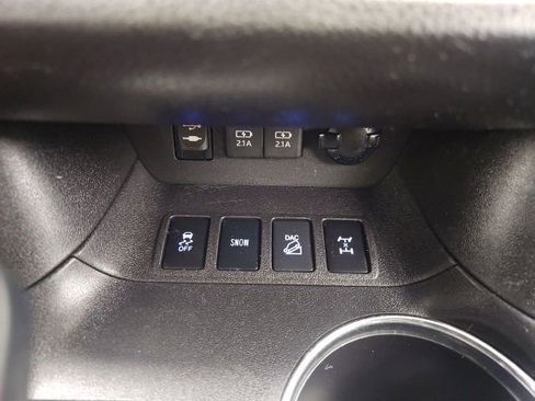 Used 2019 Toyota Highlander XLE AWD/4WD image 23