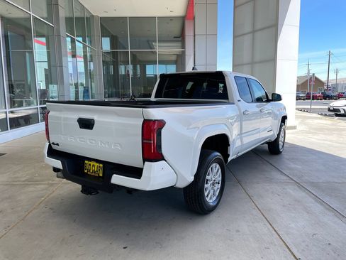 Certified 2025 Toyota Tacoma SR5 AWD/4WD image 3