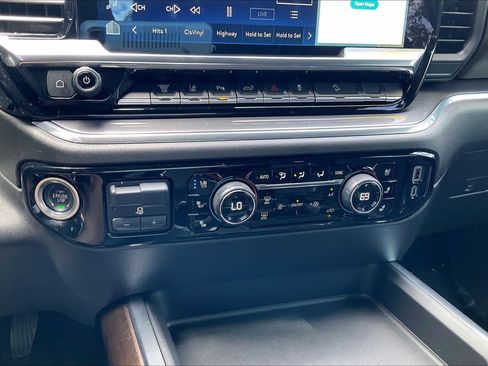 Used 2025 Chevrolet Silverado 2500 High Country w/ Technology Package AWD/4WD image 33