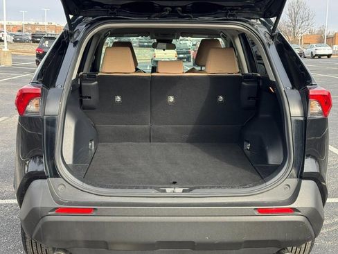 Used 2019 Toyota RAV4 LE image 6