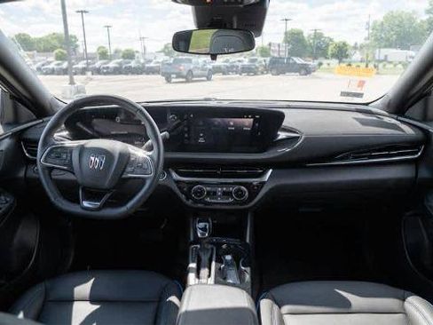 Used 2024 Buick Envista Sport Touring w/ Convenience I Package FWD image 4