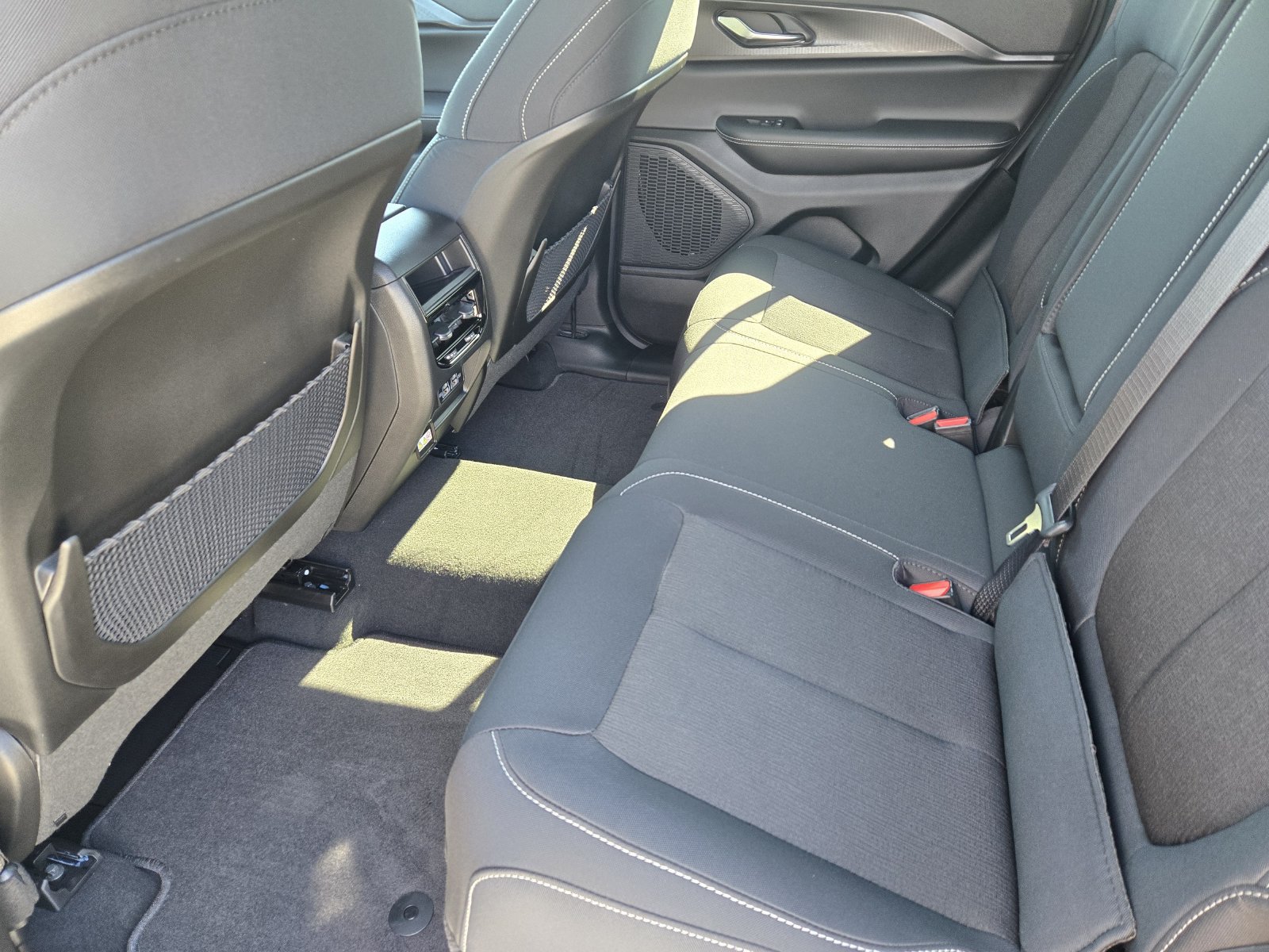 New 2027 Jeep Grand Cherokee Laredo X RWD image 24