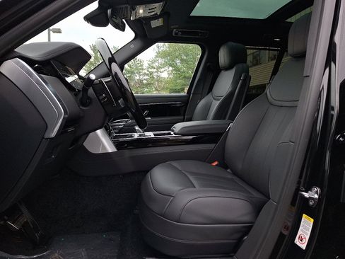 New 2025 Land Rover Range Rover SE image 11