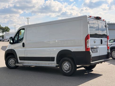 Used 2025 RAM ProMaster 2500 w/ U-Haul Equipment Group FWD image 10