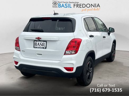 Used 2021 Chevrolet Trax LS w/ Tint and Cruise Package image 5