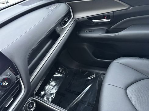 Certified 2025 Toyota Grand Highlander XLE image 25