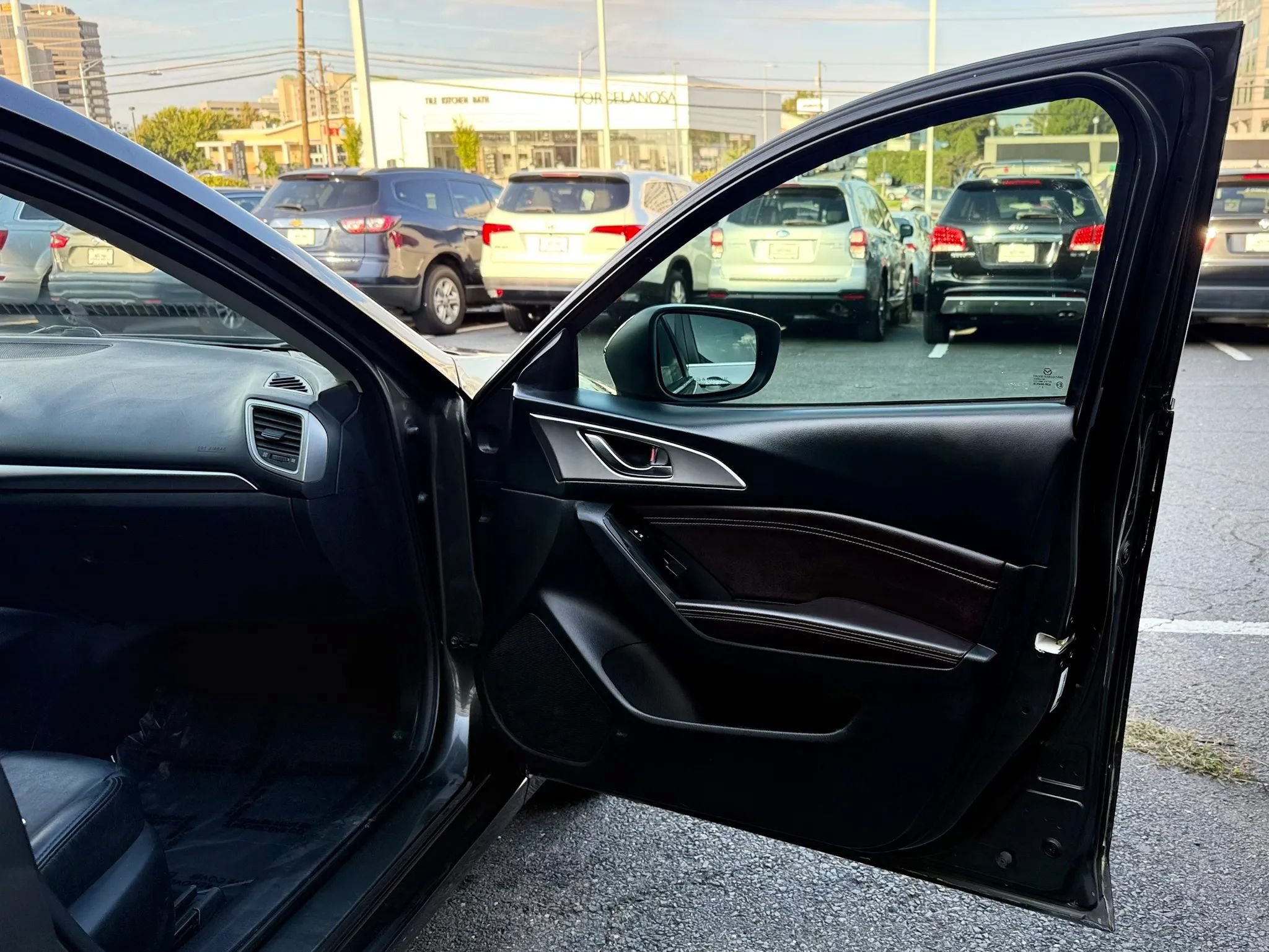 Used 2018 MAZDA MAZDA3 Touring FWD image 32