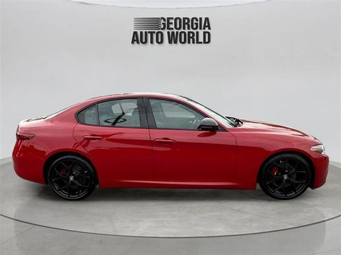 Used 2020 Alfa Romeo Giulia w/ Nero Edizione image 6