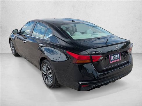Used 2025 Nissan Altima 2.5 SV FWD image 7