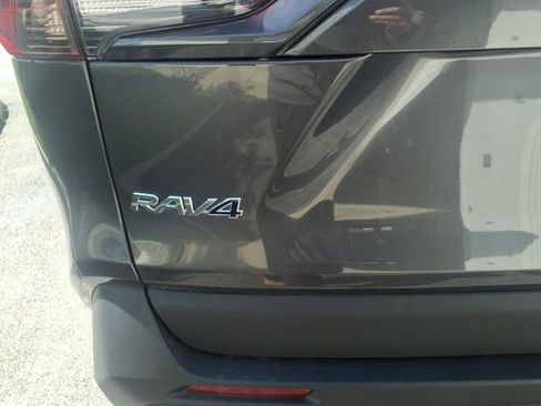 Used 2021 Toyota RAV4 LE AWD/4WD image 26
